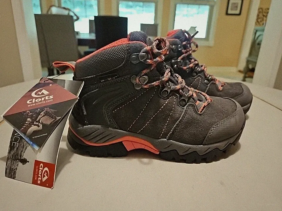 Clorts Women's Hiking Boots Size 5.5 Gray and Pink, New