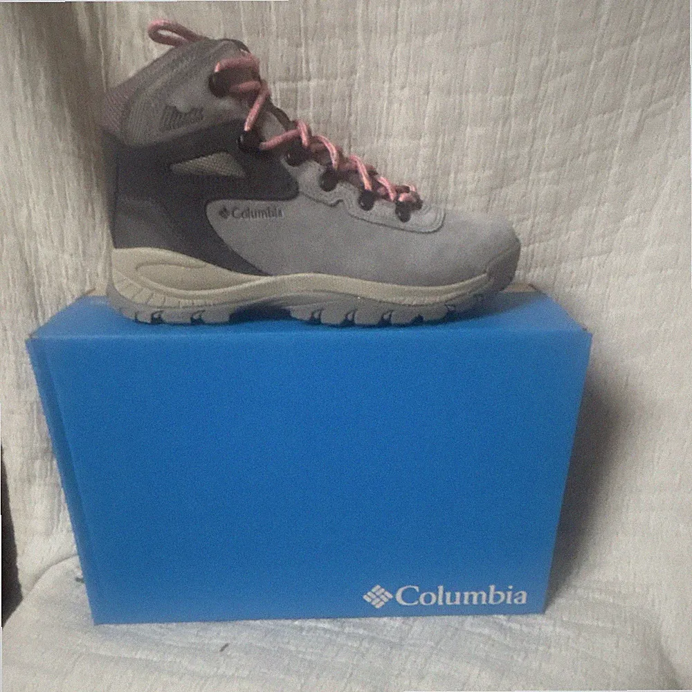 Columbia Newton Ridge Plus Waterproof Wide Women's Hiking Boots Gray Pink Size 7