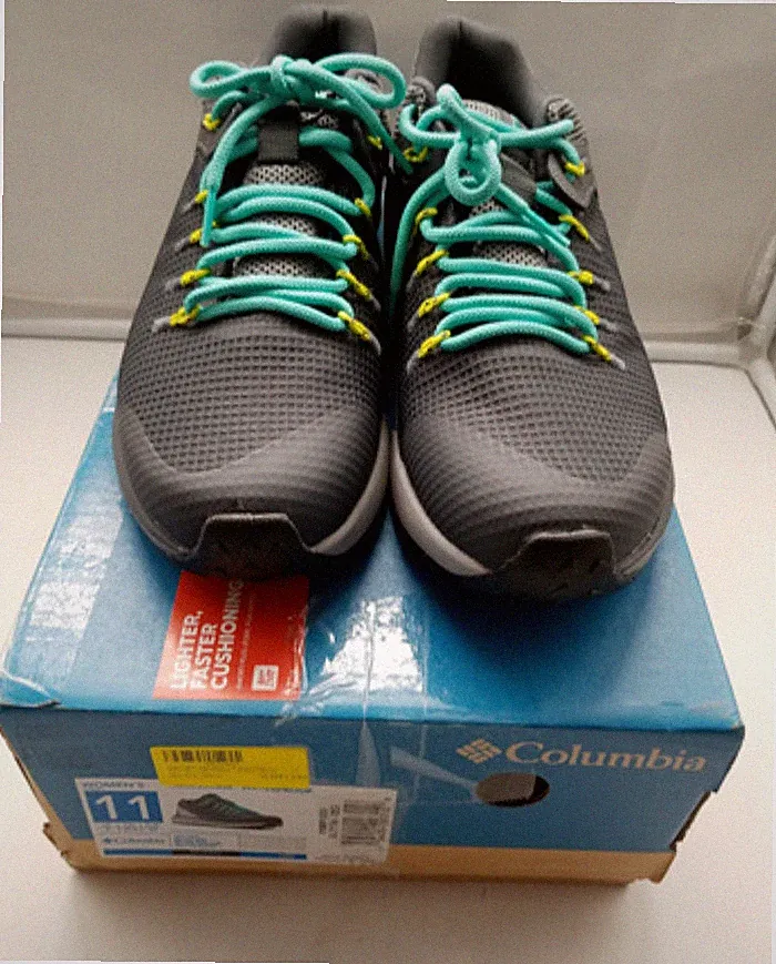 Columbia Women's TRAILSTORM Mid Waterproof Hiking Boots Size 11 NIB 3302
