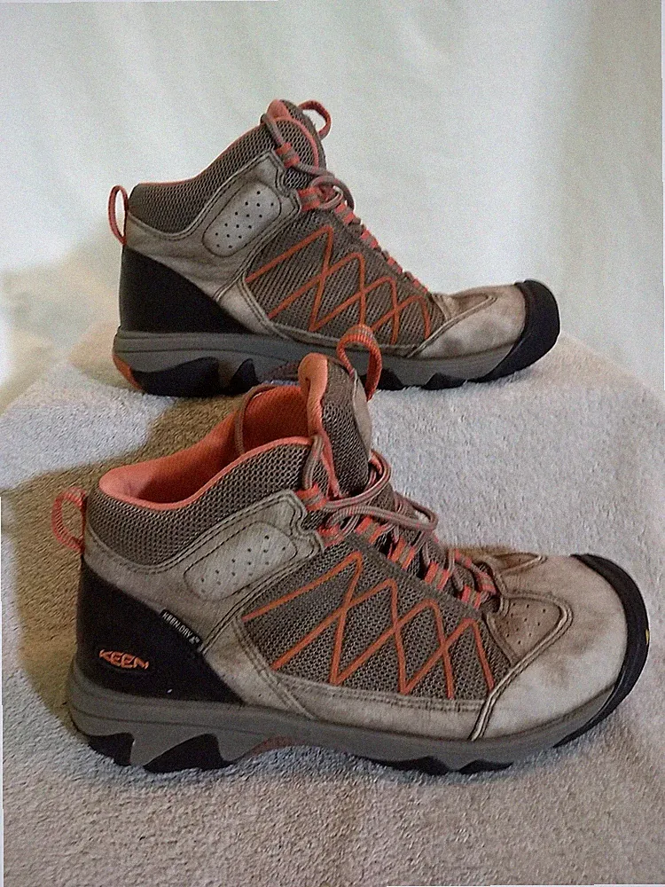 KEEN Womens Verdi II Mid Brown Leather Hiking Boots, Size: 8 #ZZ4-15