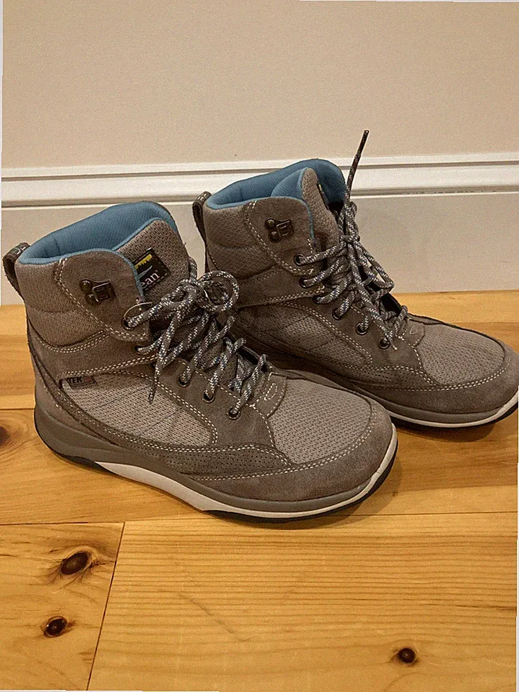 2.5 inch heel women's hiking boots