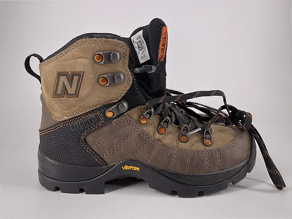 New Balance WO1500GT Vibram Goretex Brown Rainier Hiking Boots Women's Size 7