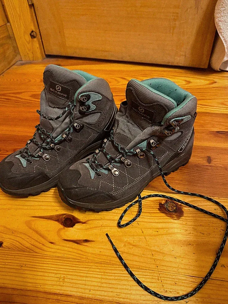 Size 4.5 women's hiking boots