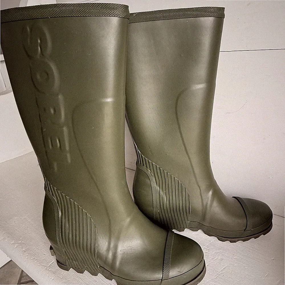 Size 10 women's hiking boots