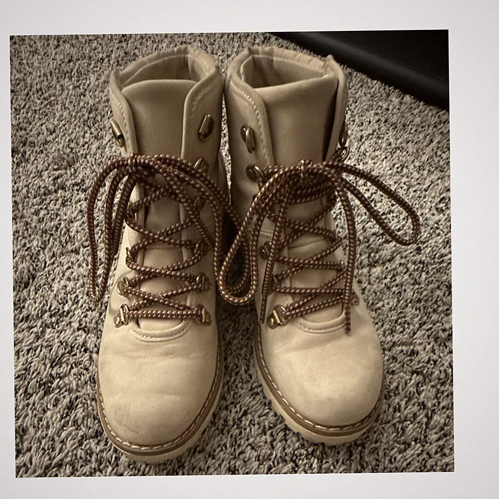 St. John's Bay SJB Lakeline Women's Beige Combat Boots Lace Up Synthetic 6.5