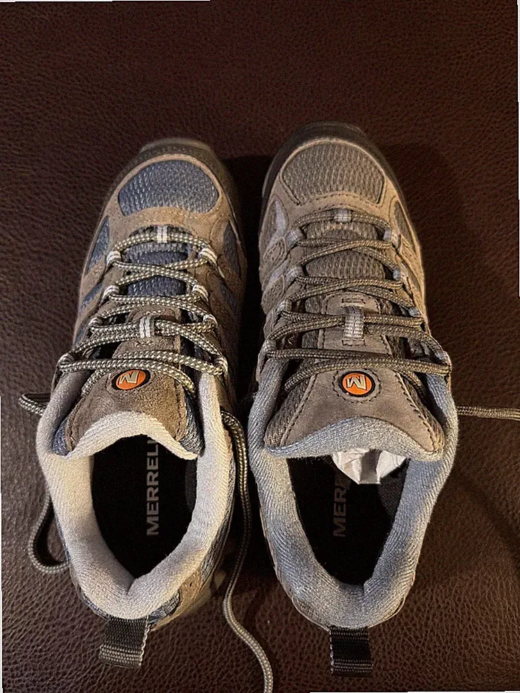 Average heel women's hiking boots